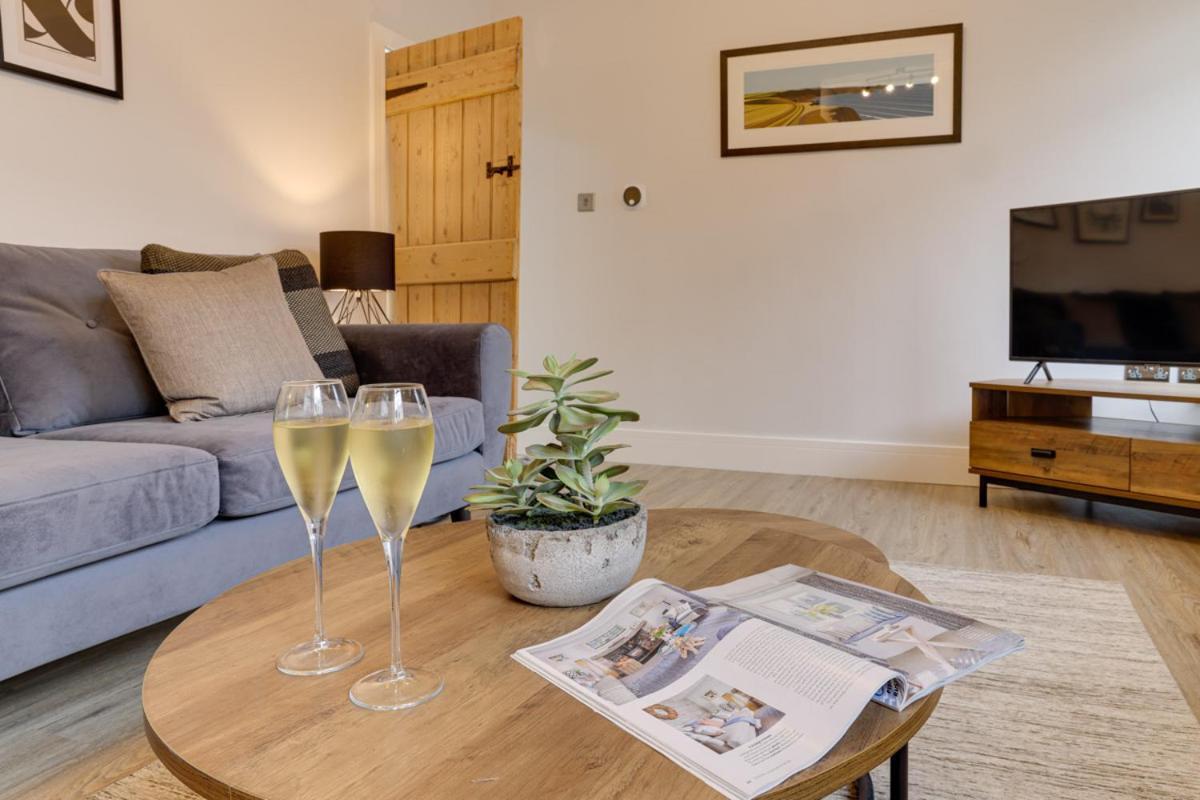 Beam End Snainton - Modern 2-Bedroom Stone Cottage ภายนอก รูปภาพ